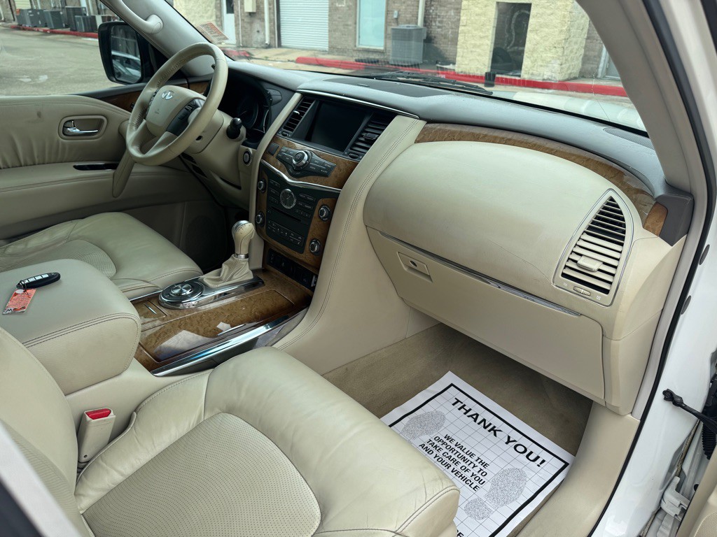 2011 INFINITI QX56 Image 28