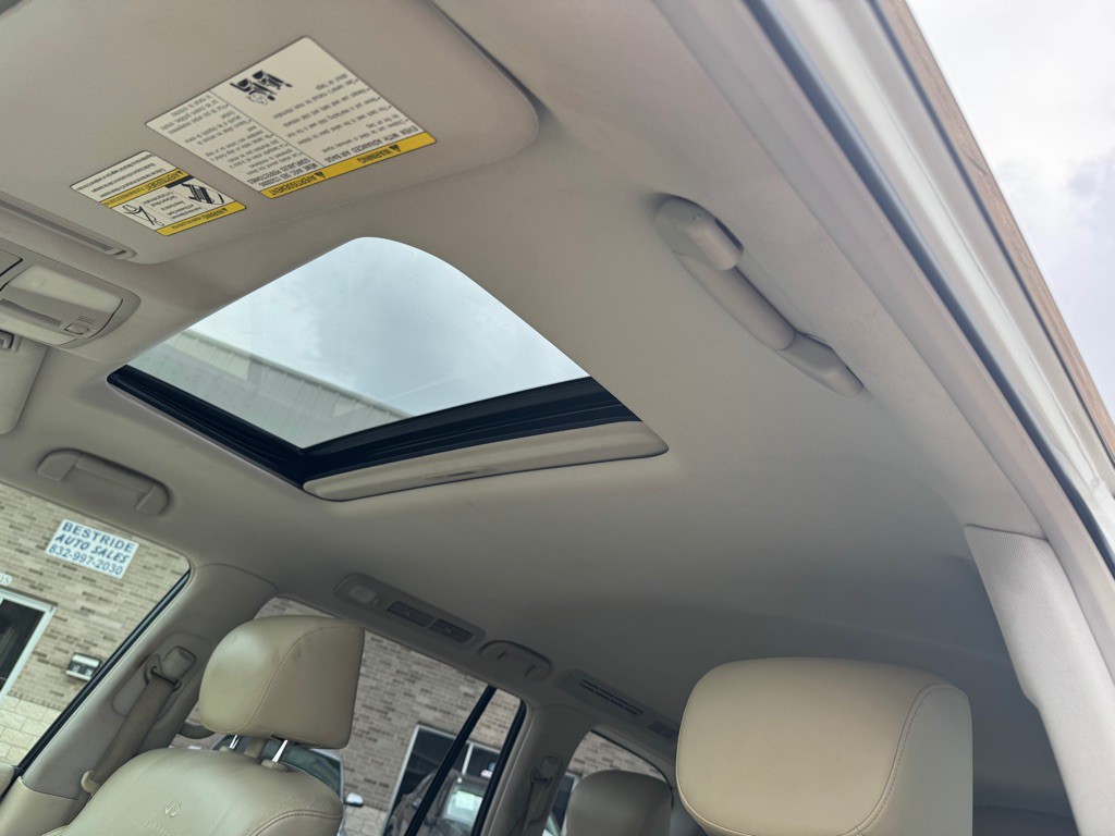 2011 INFINITI QX56 Image 34