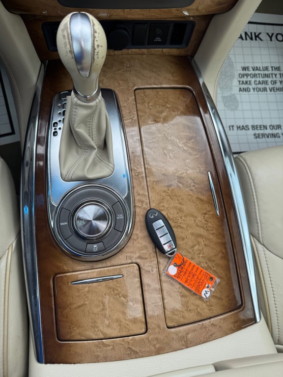 2011 INFINITI QX56 Image 36