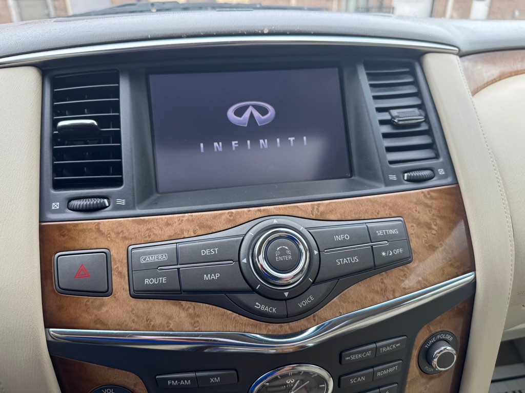 2011 INFINITI QX56 Image 37