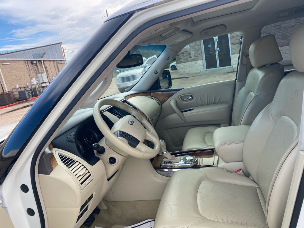 2011 INFINITI QX56 Image 42