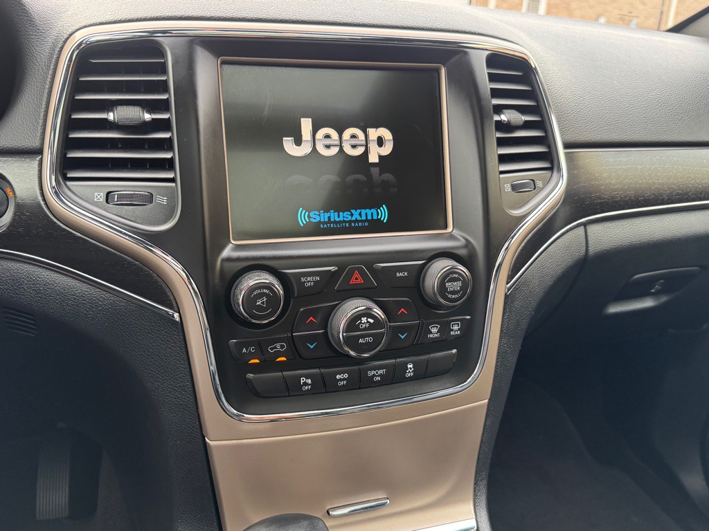 2016 Jeep Grand Cherokee Image 32