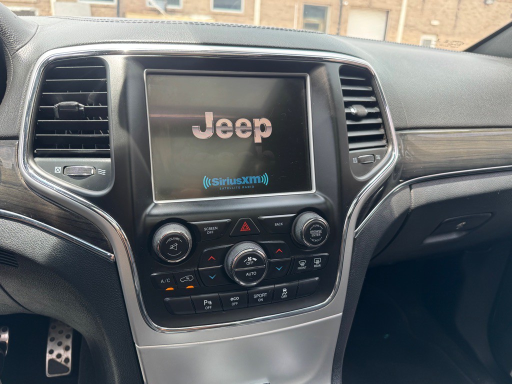 2016 Jeep Grand Cherokee Image 28