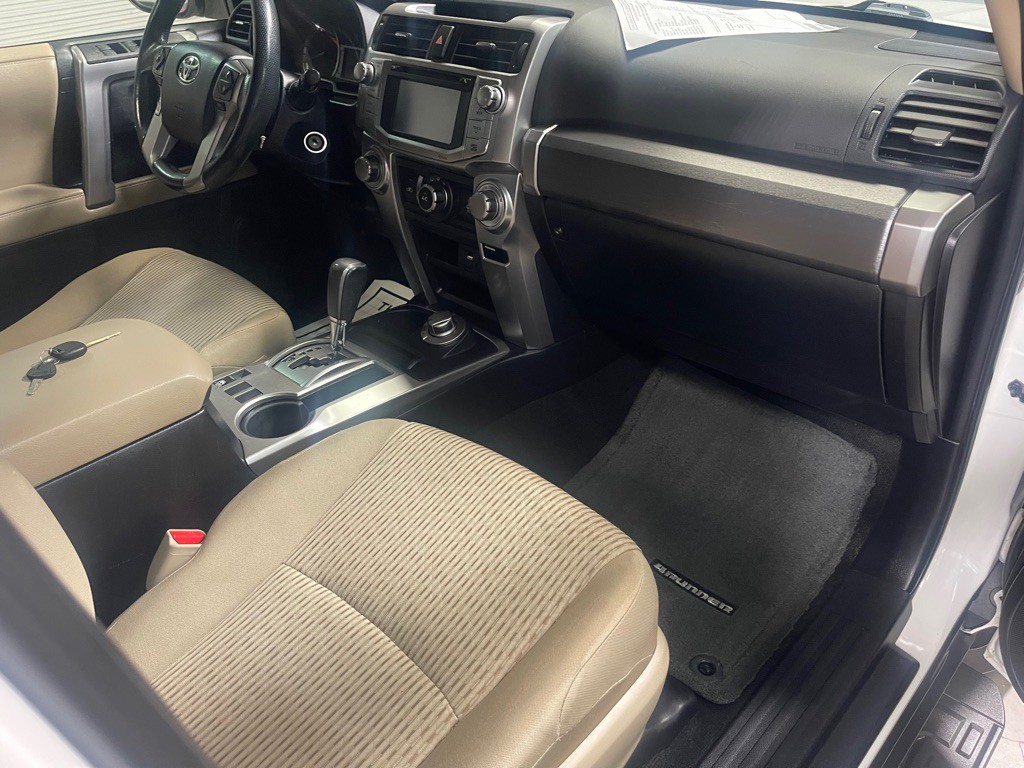 2015 Toyota 4Runner Image 28