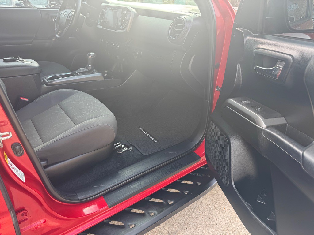 2016 Toyota Tacoma Image 28