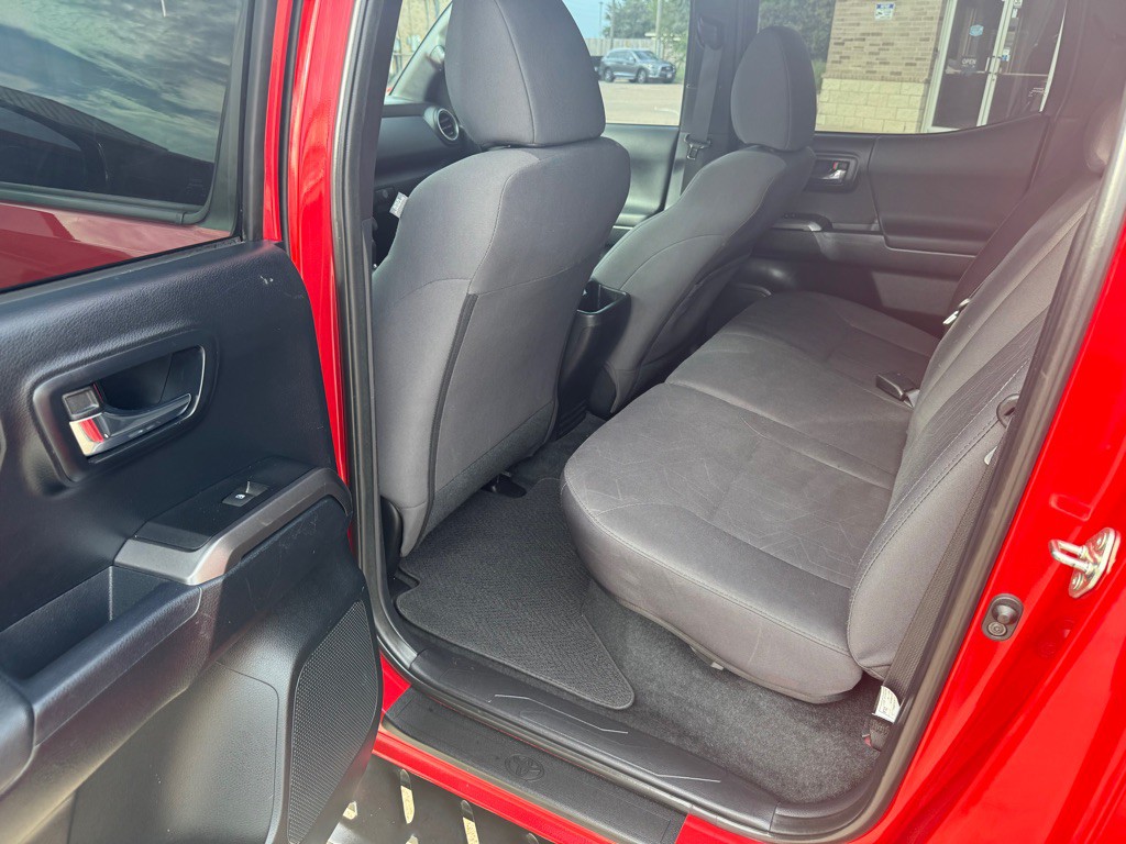2016 Toyota Tacoma Image 30
