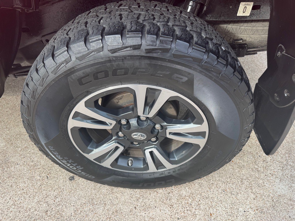 2016 Toyota Tacoma Image 38