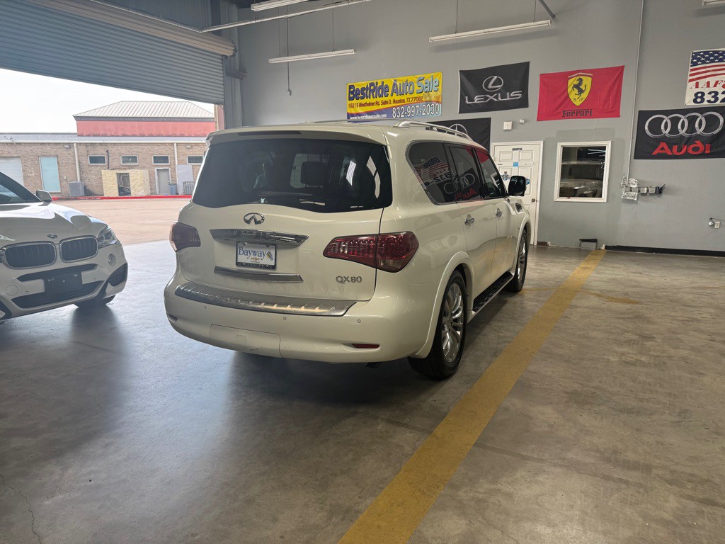 2015 INFINITI QX80 Image 9