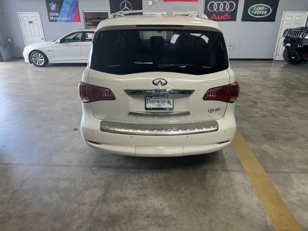 2015 INFINITI QX80 Image 10