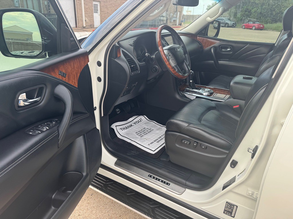 2015 INFINITI QX80 Image 28