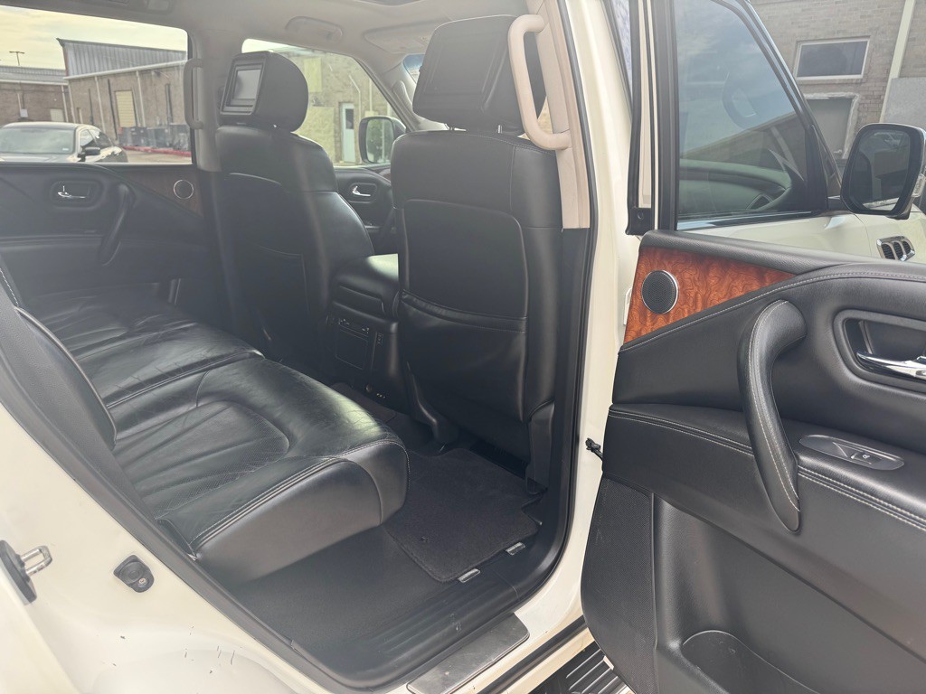 2015 INFINITI QX80 Image 33