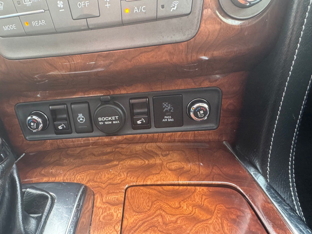 2015 INFINITI QX80 Image 42