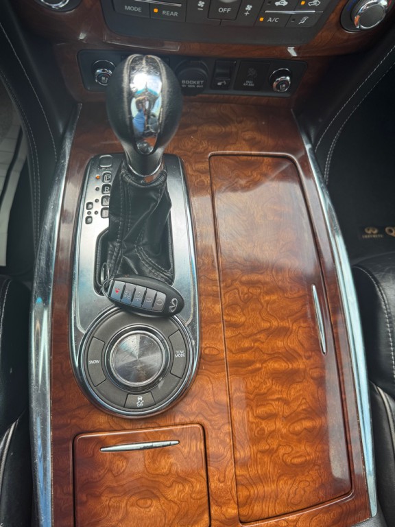 2015 INFINITI QX80 Image 43