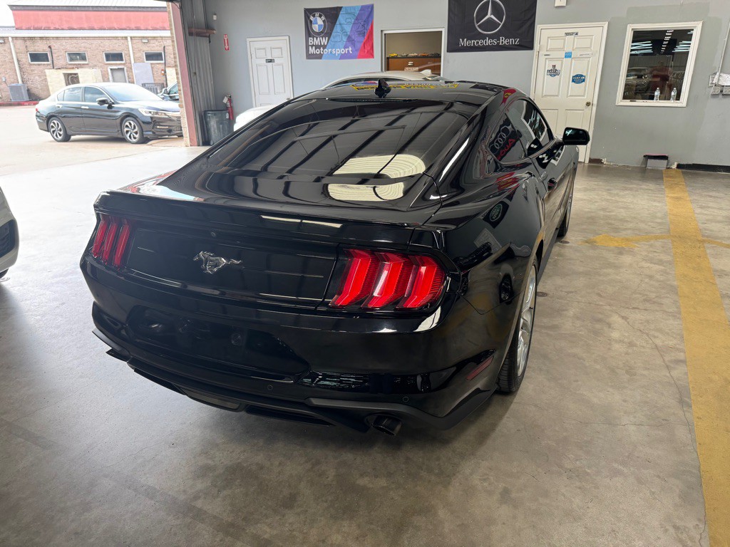 2021 Ford Mustang Image 24