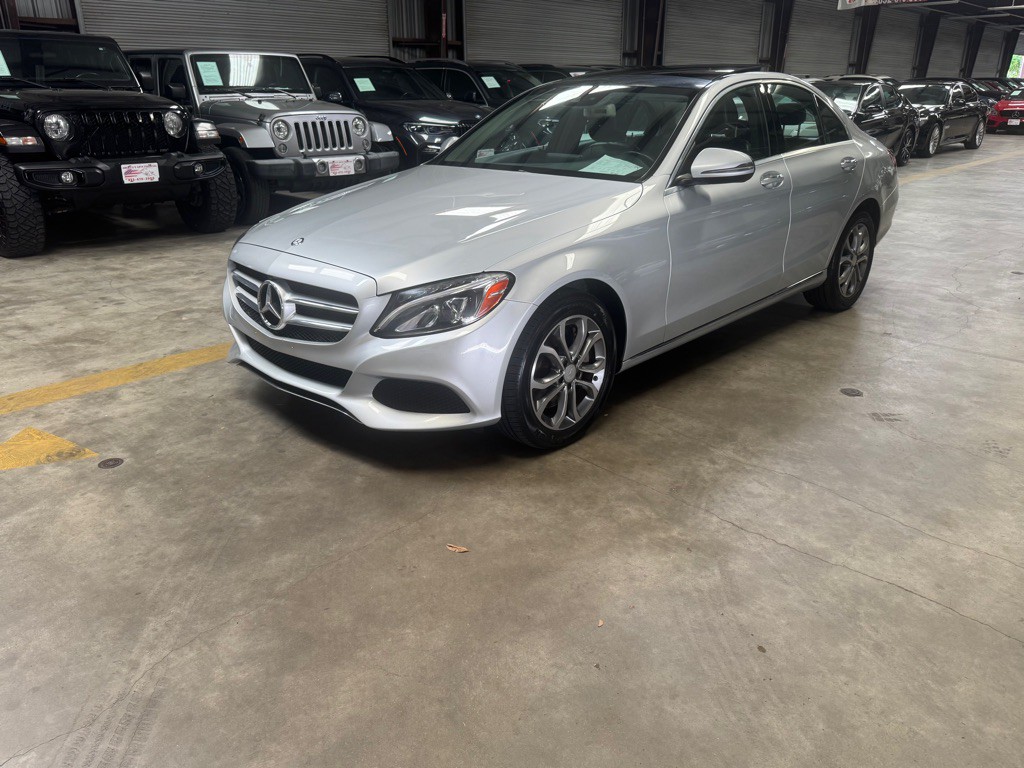2016 Mercedes-Benz C-Class Image 2