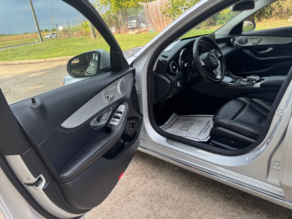 2016 Mercedes-Benz C-Class Image 19