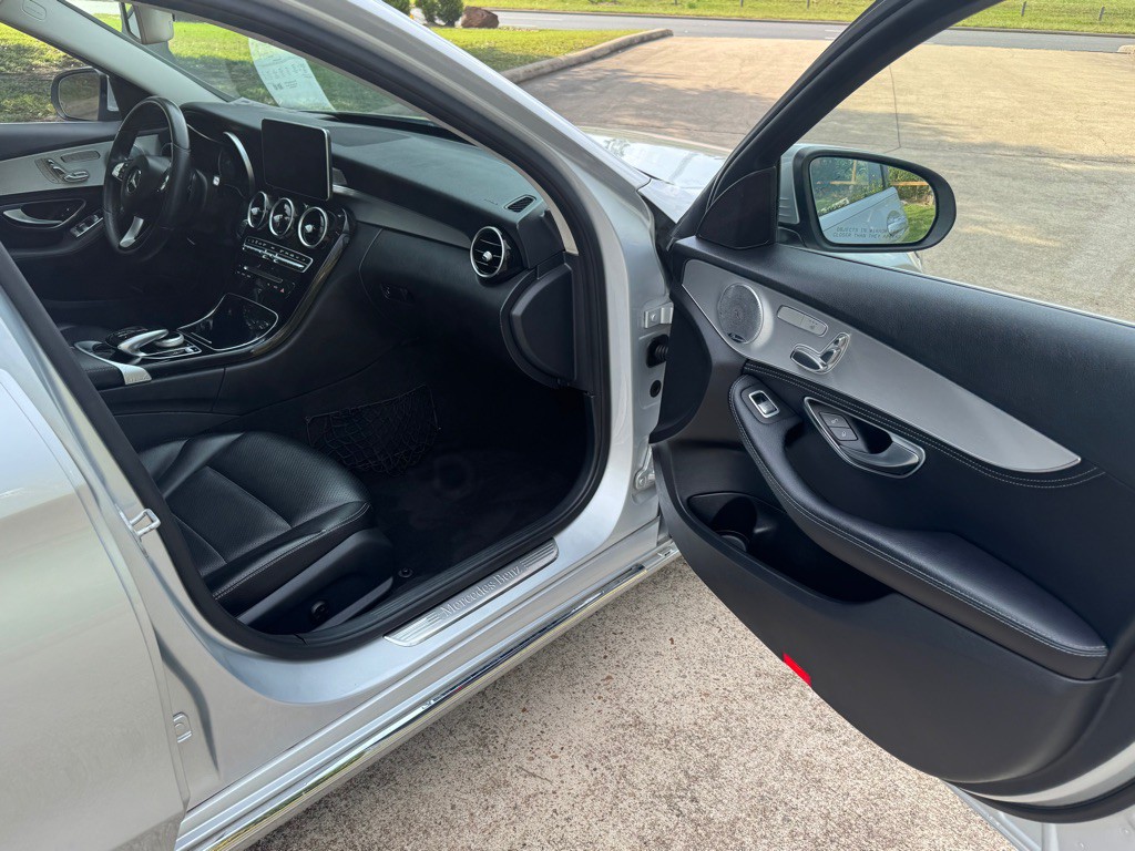 2016 Mercedes-Benz C-Class Image 26