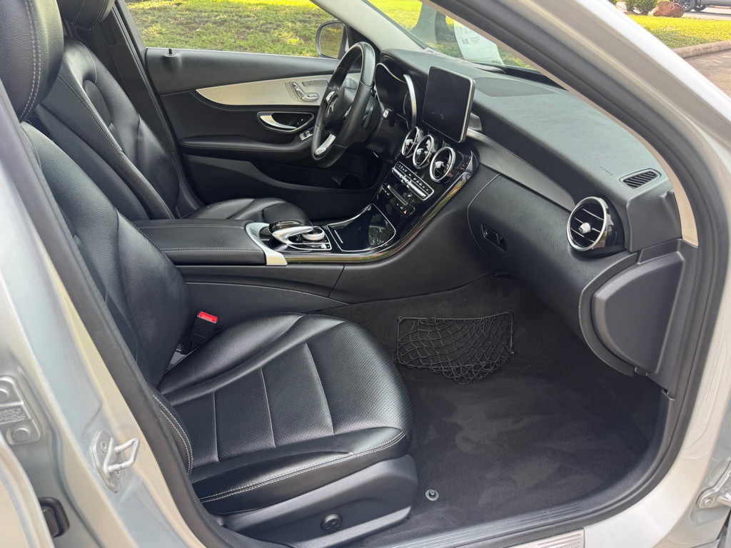 2016 Mercedes-Benz C-Class Image 27