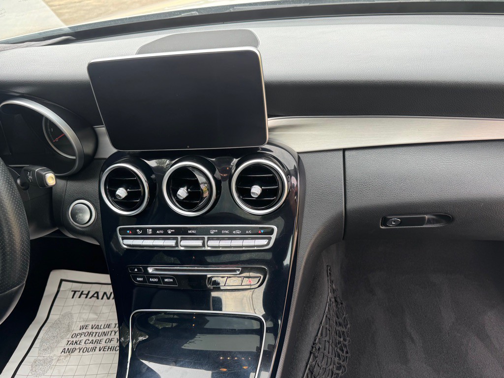 2016 Mercedes-Benz C-Class Image 30
