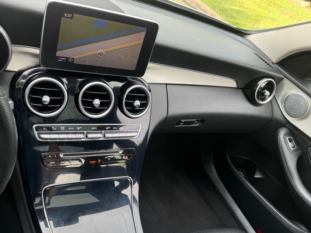2016 Mercedes-Benz C-Class Image 34