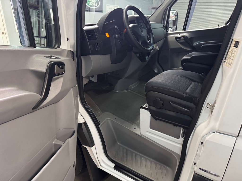 2014 Mercedes-Benz Sprinter Image 21