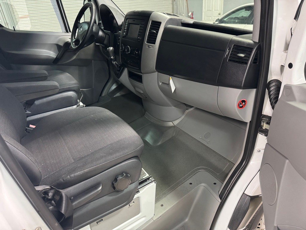 2014 Mercedes-Benz Sprinter Image 24