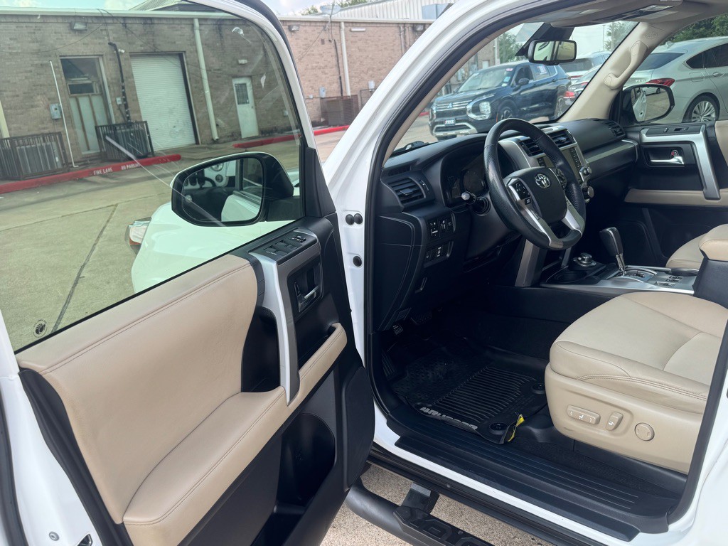 2020 Toyota 4Runner Image 21