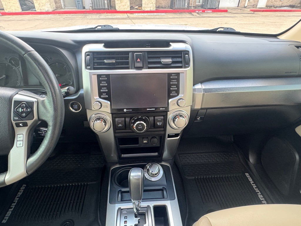 2020 Toyota 4Runner Image 32