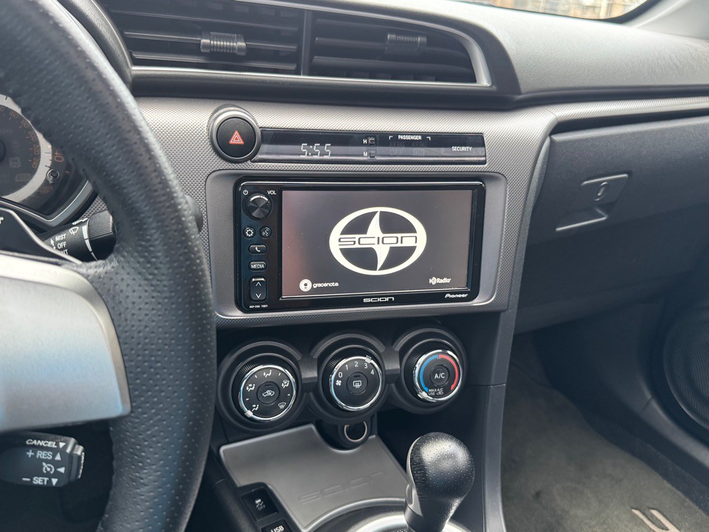 2016 Scion tC Image 32