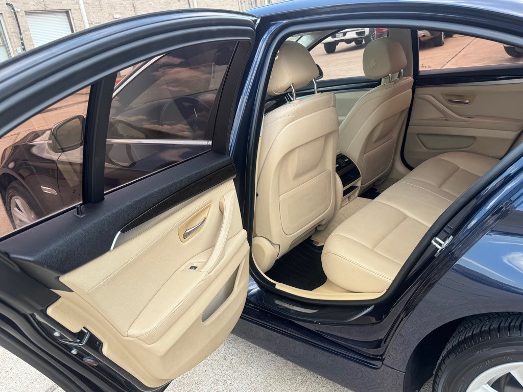2015 BMW 5 Series Image 18