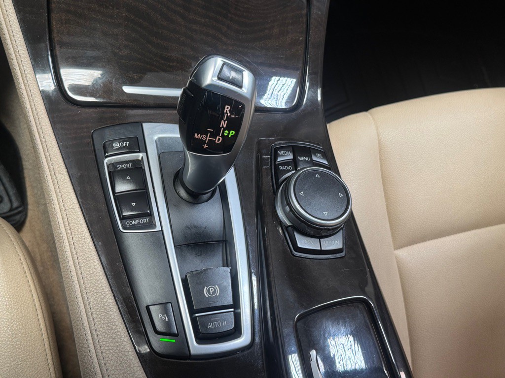 2015 BMW 5 Series Image 33