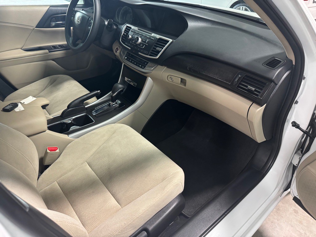 2015 Honda Accord Image 24
