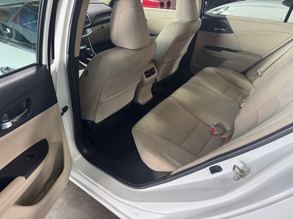 2015 Honda Accord Image 25