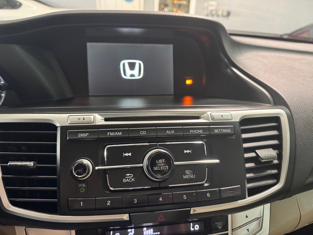 2015 Honda Accord Image 28