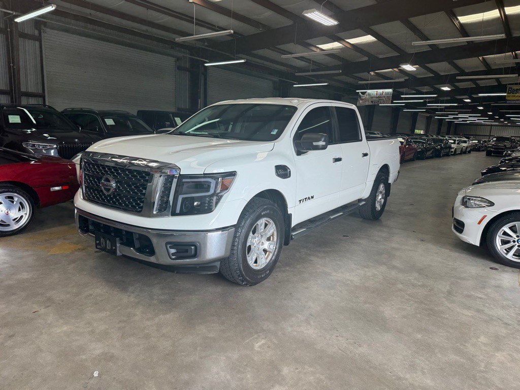 2017 Nissan Titan Image 2