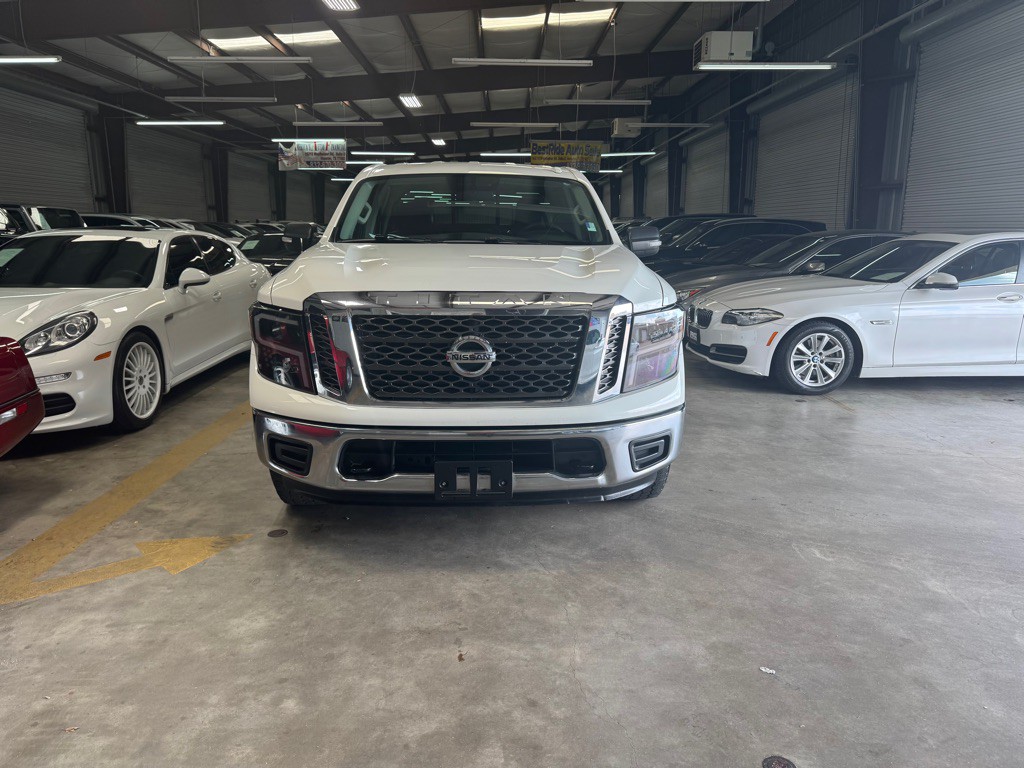 2017 Nissan Titan Image 4