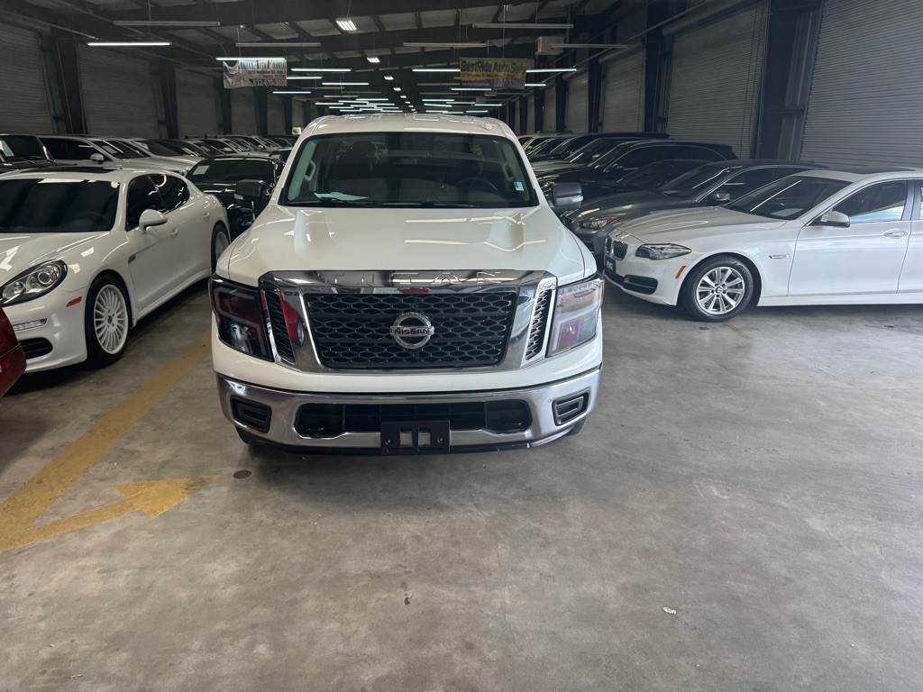 2017 Nissan Titan Image 5