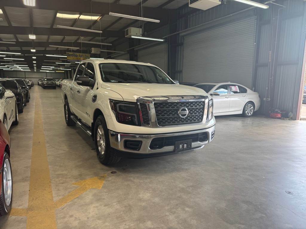 2017 Nissan Titan Image 6