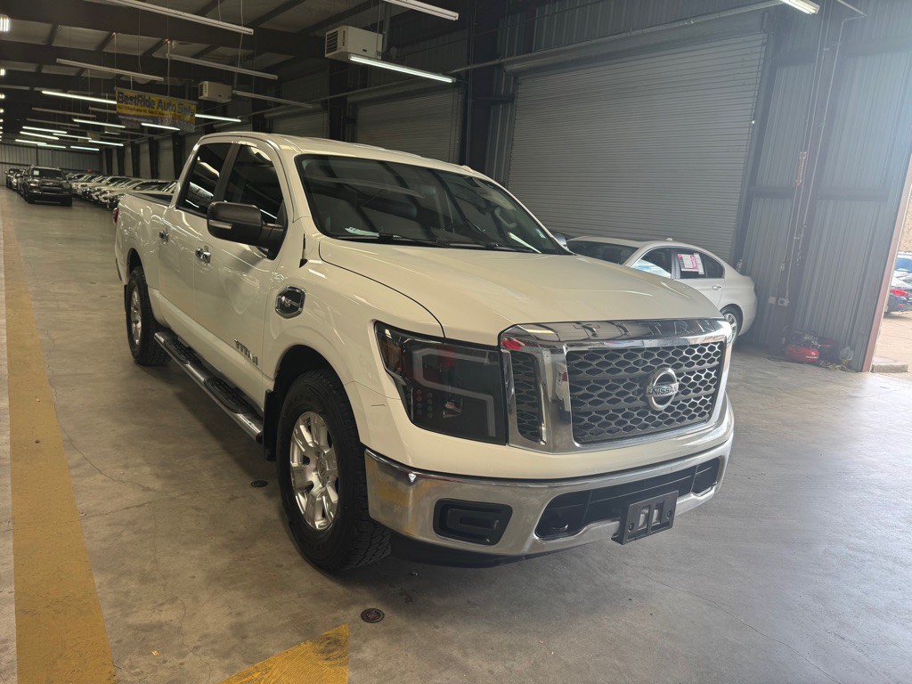 2017 Nissan Titan Image 7
