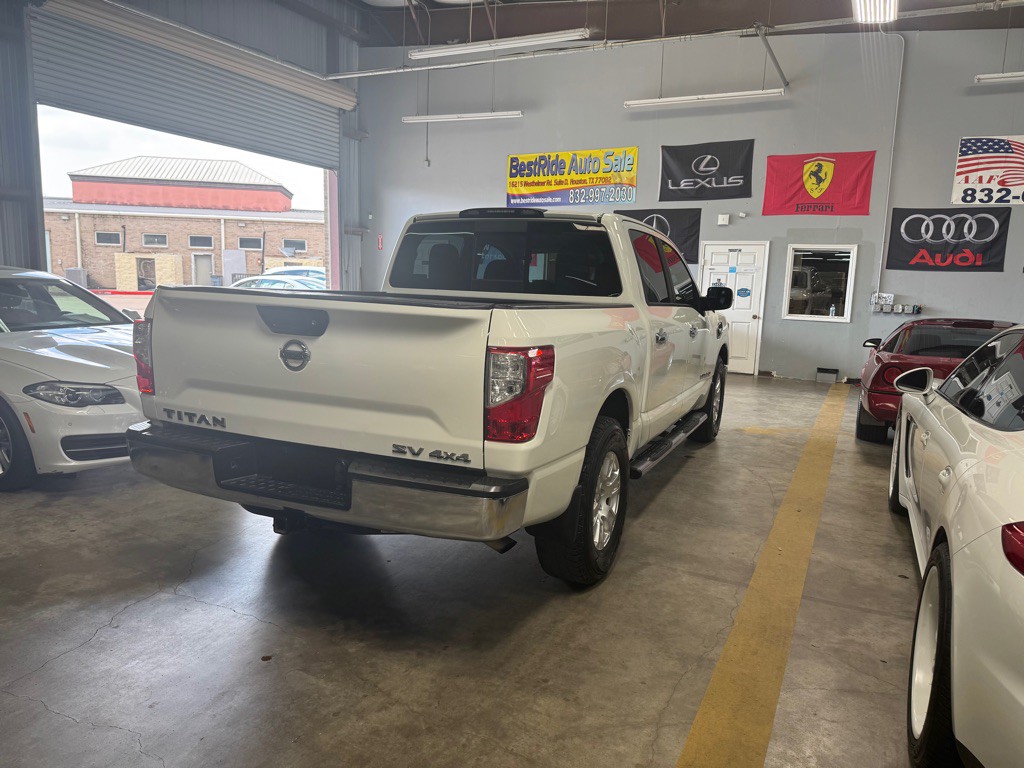 2017 Nissan Titan Image 8