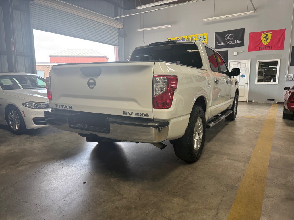 2017 Nissan Titan Image 12