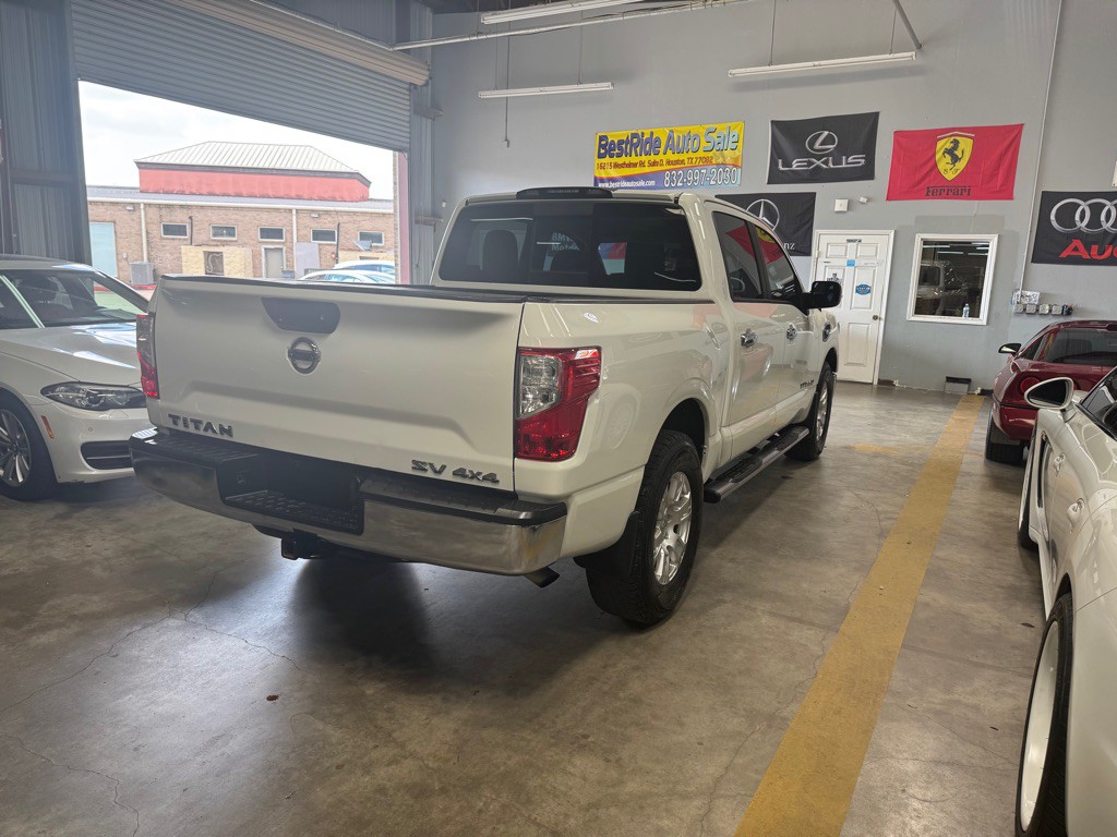 2017 Nissan Titan Image 13