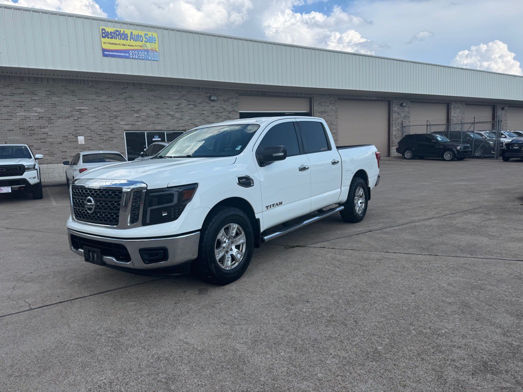 2017 Nissan Titan Image 14