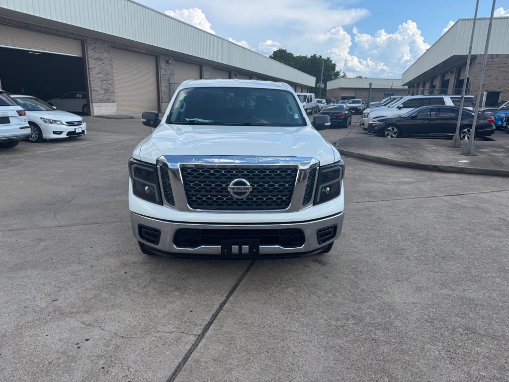2017 Nissan Titan Image 18