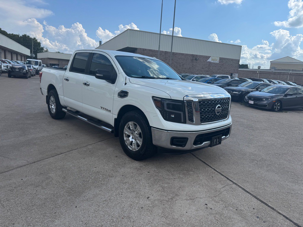 2017 Nissan Titan Image 20