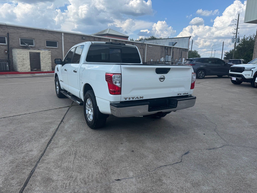 2017 Nissan Titan Image 24