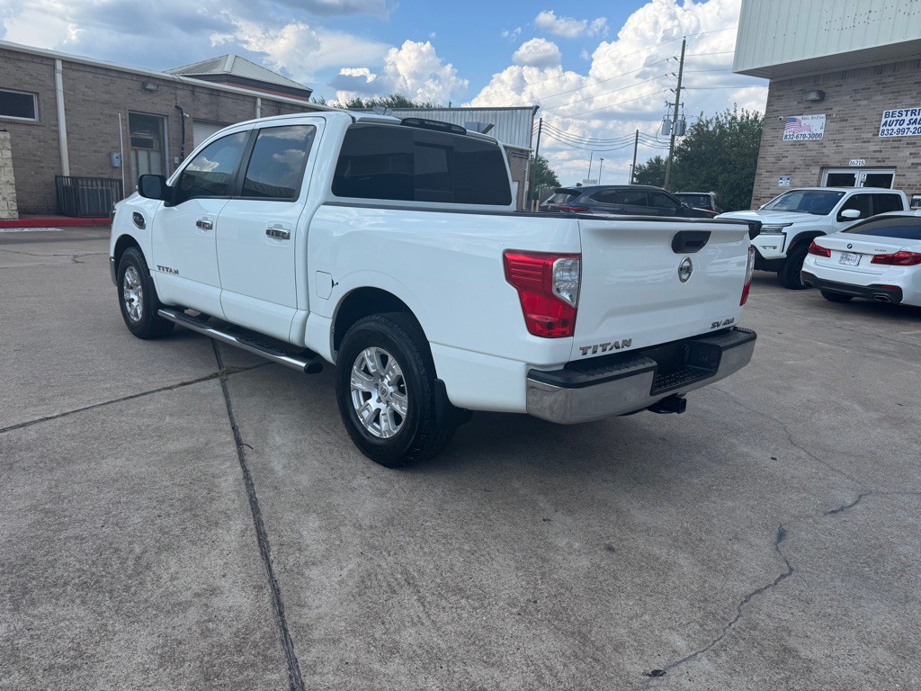 2017 Nissan Titan Image 25
