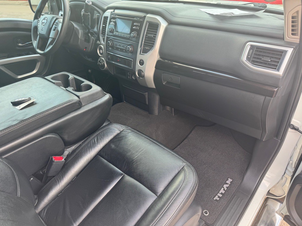 2017 Nissan Titan Image 29