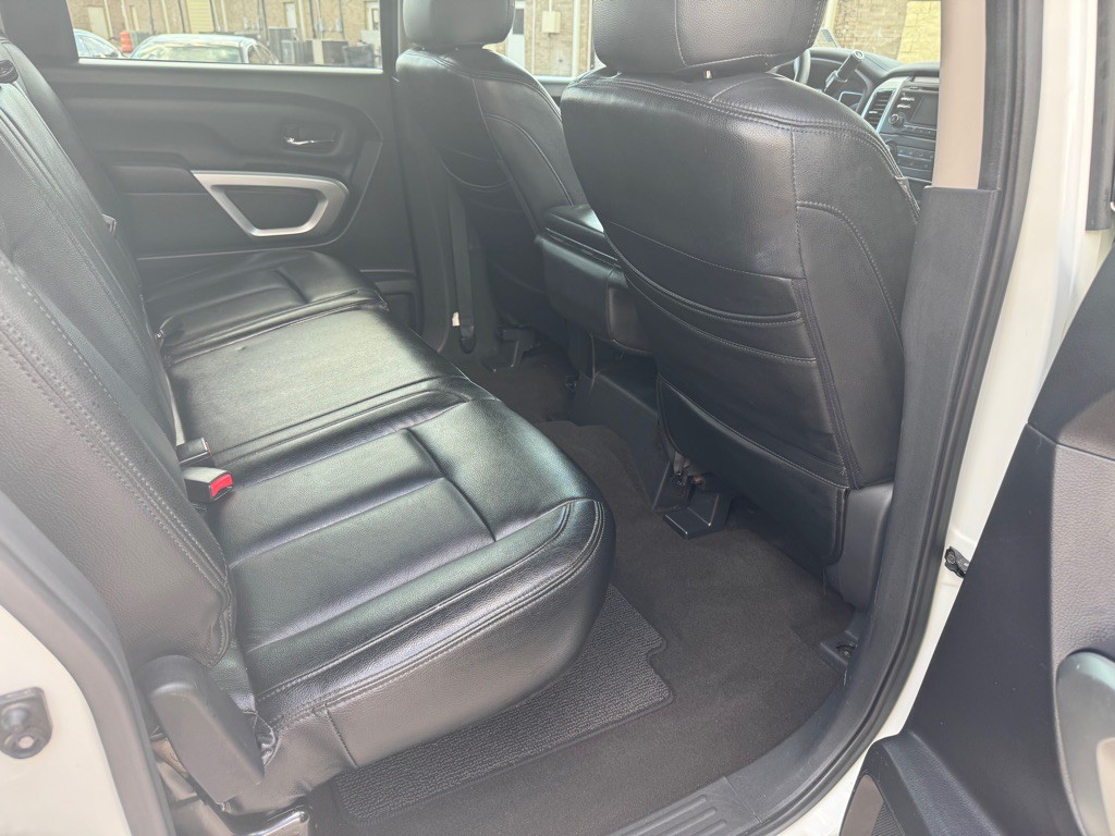 2017 Nissan Titan Image 31