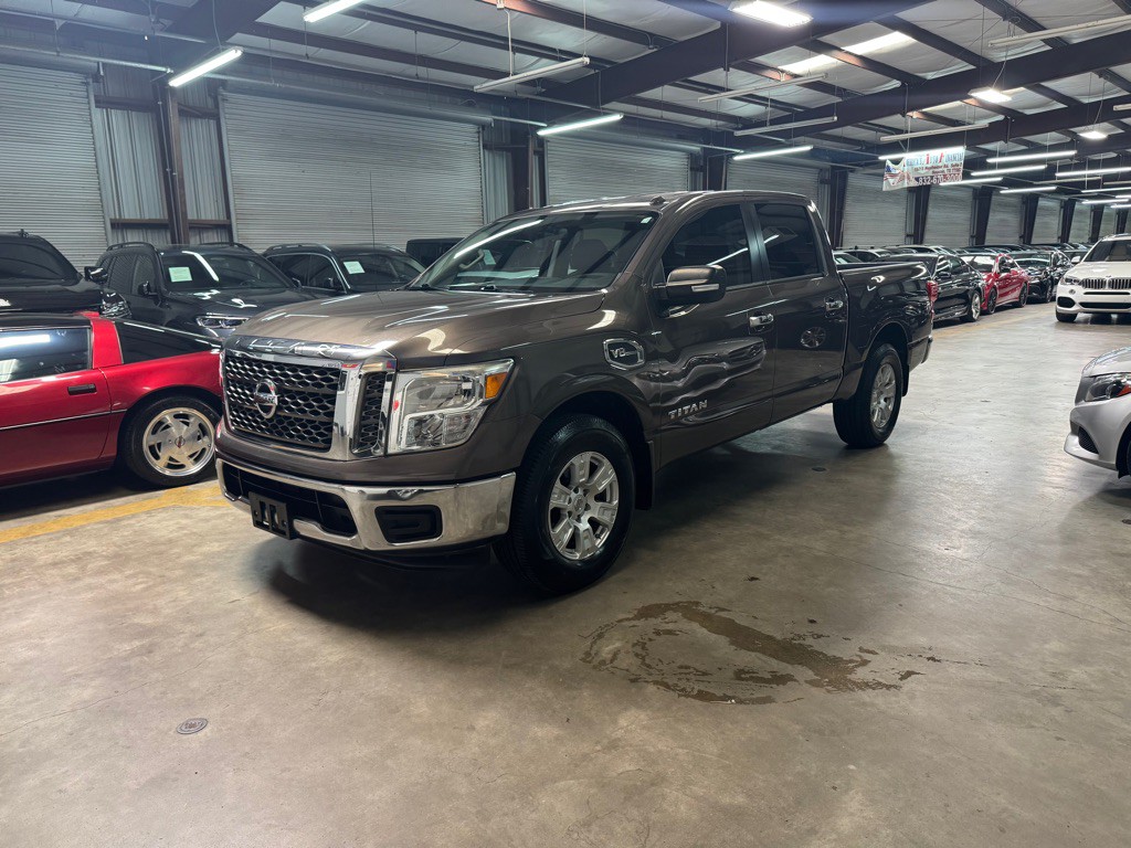2017 Nissan Titan Image 1